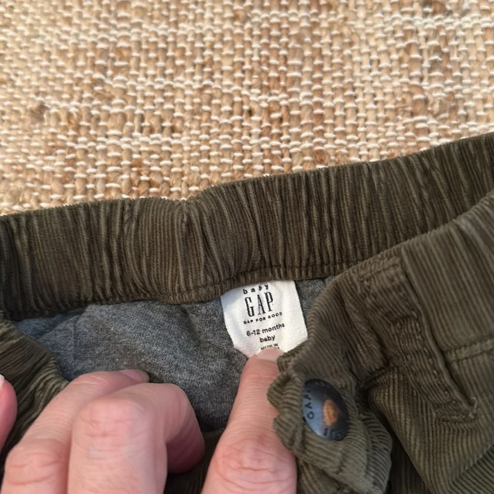 GAP baby olive